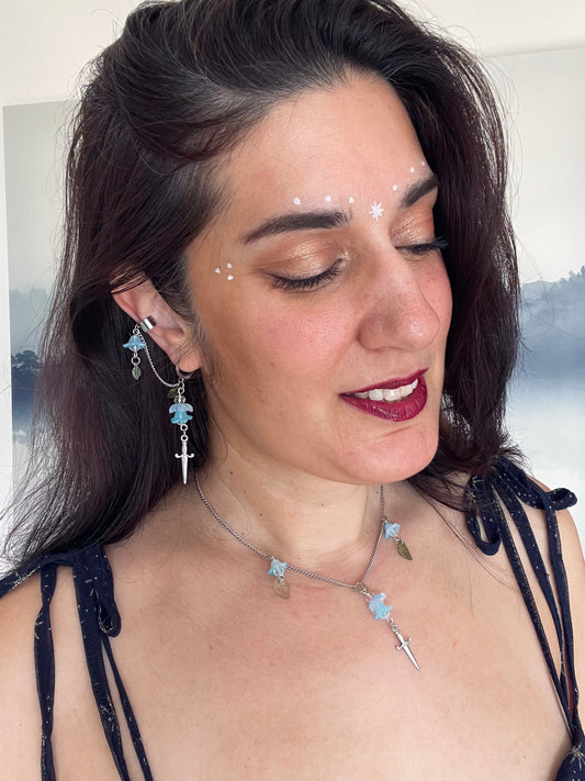 Pendientes Fairycore de Flores y Espadas con Ear Cuff
