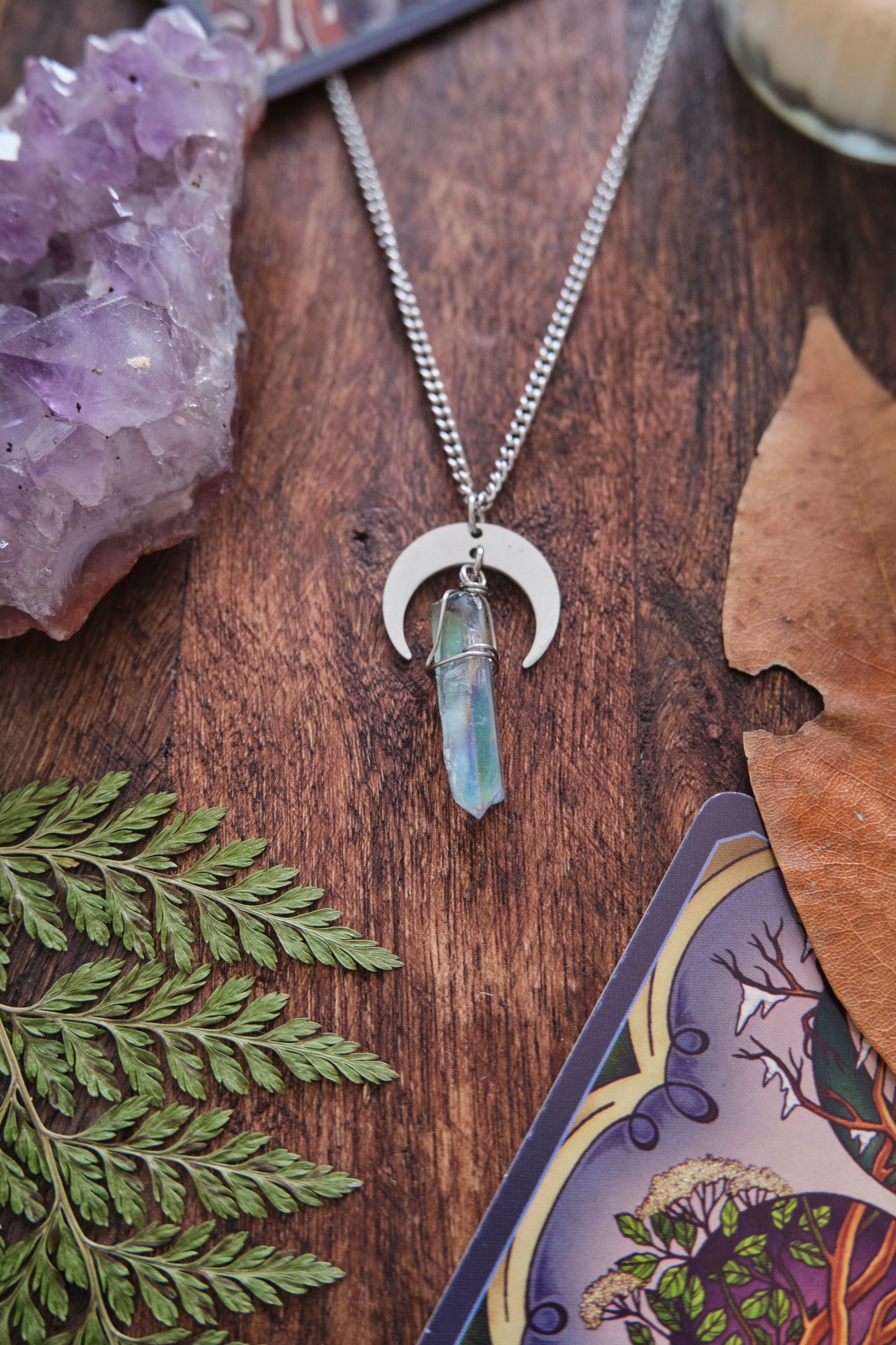 Colgante de Cuarzo y Luna con cadena .