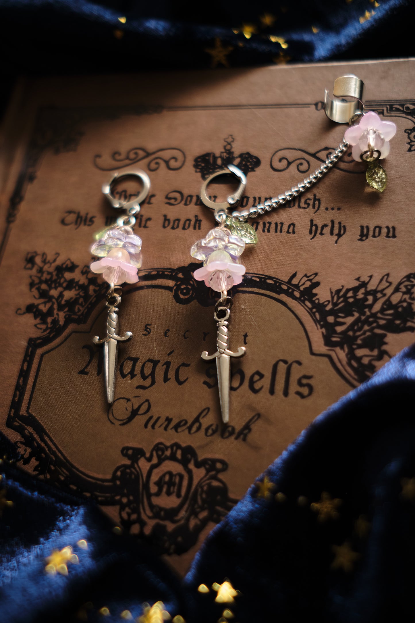Pendientes de Flores y Espadas con Ear Cuff, Bisutería Medieval con Dagas