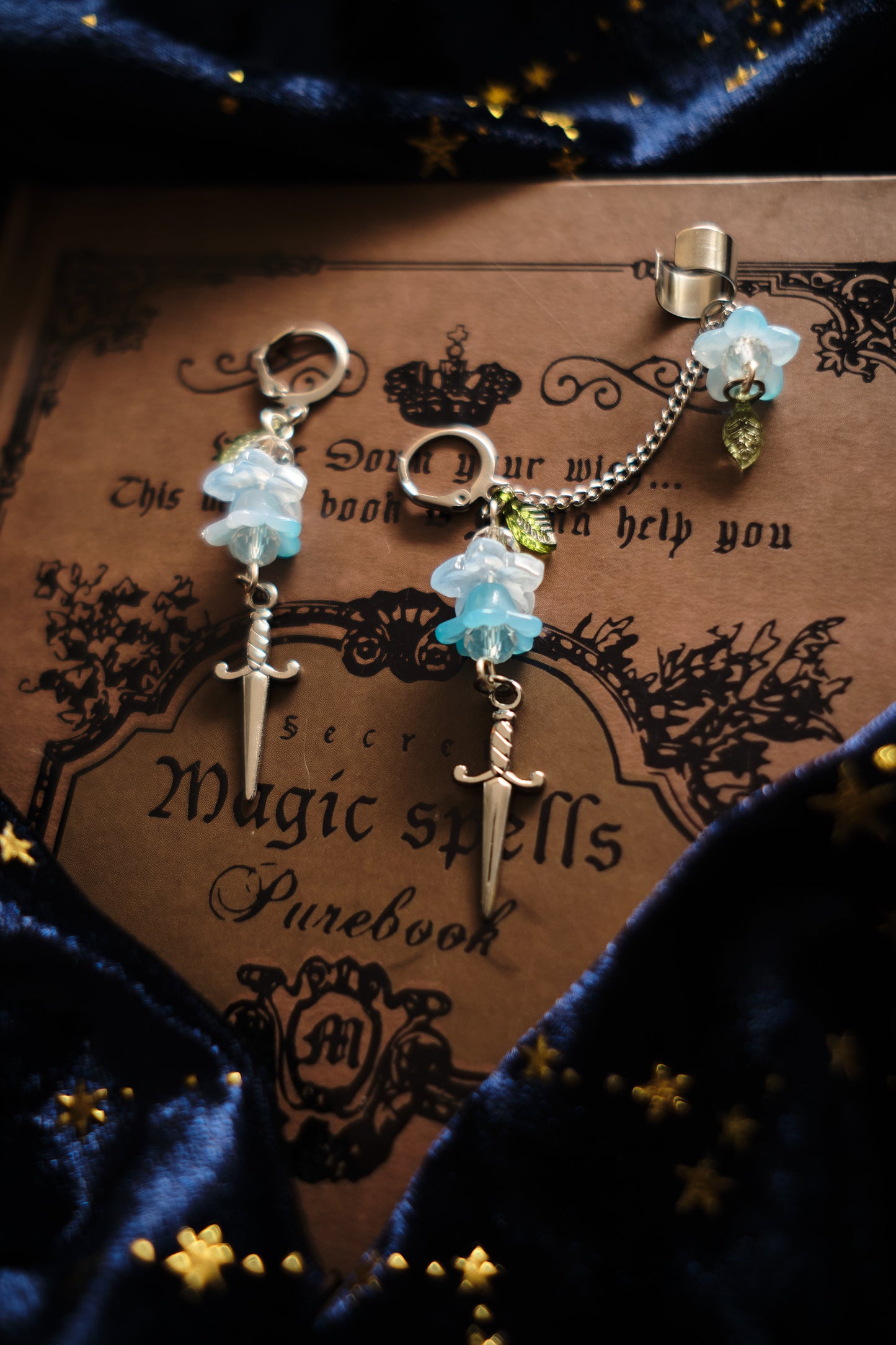 Pendientes de Flores y Espadas con Ear Cuff, Bisutería Medieval con Dagas