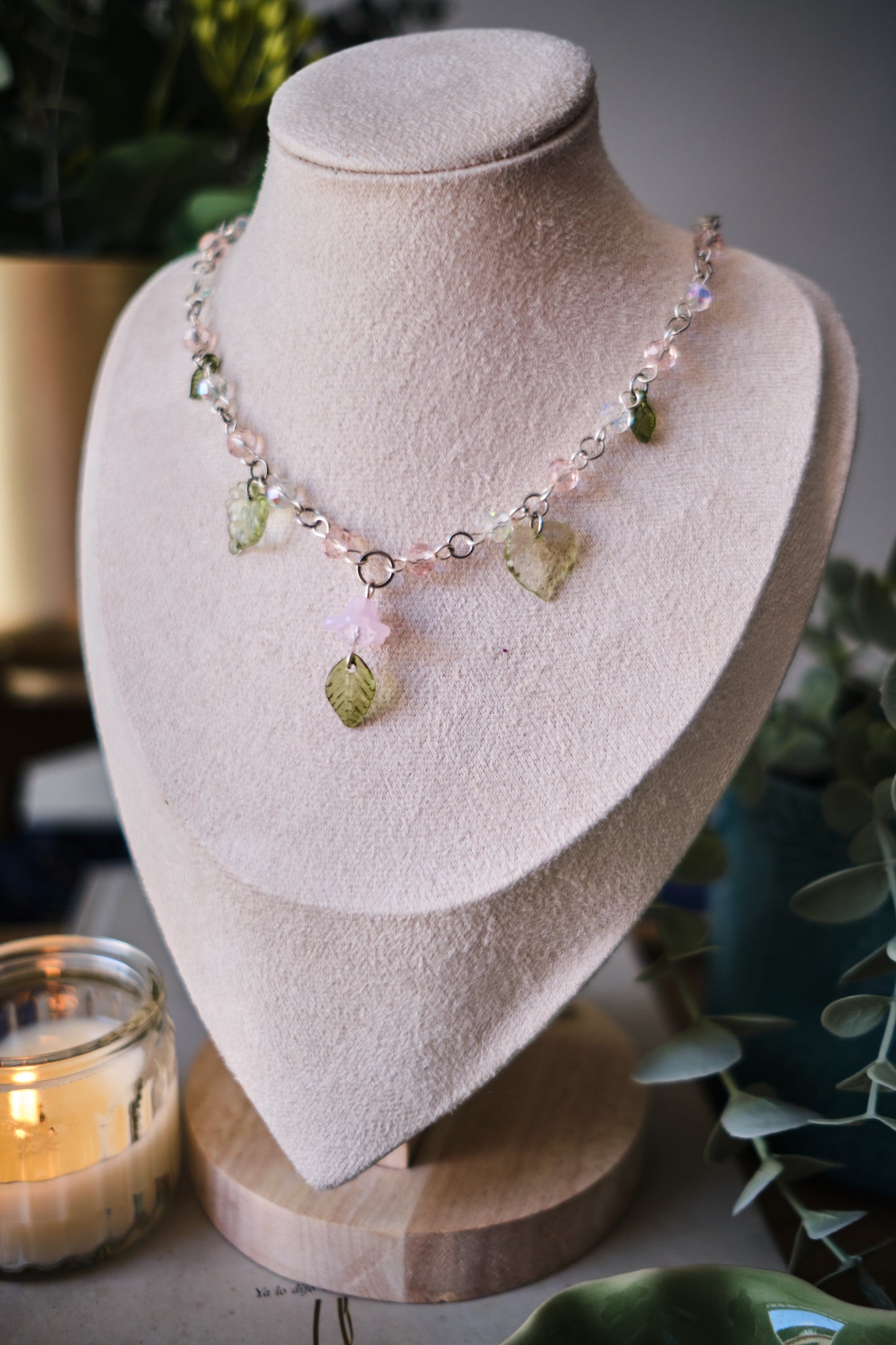 Collar Fairycore de Cuentas con Flores y Hojas