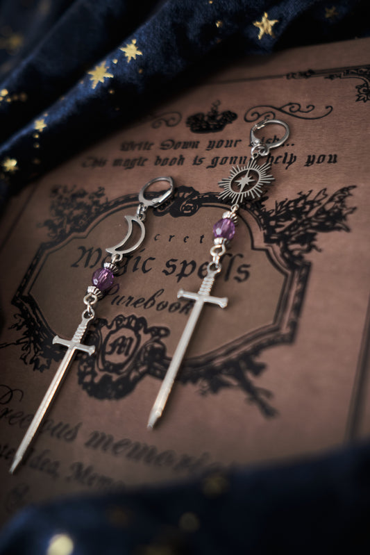 Pendientes de Espadas con Luna y Estrella, inspirados en Ciudad Medialuna