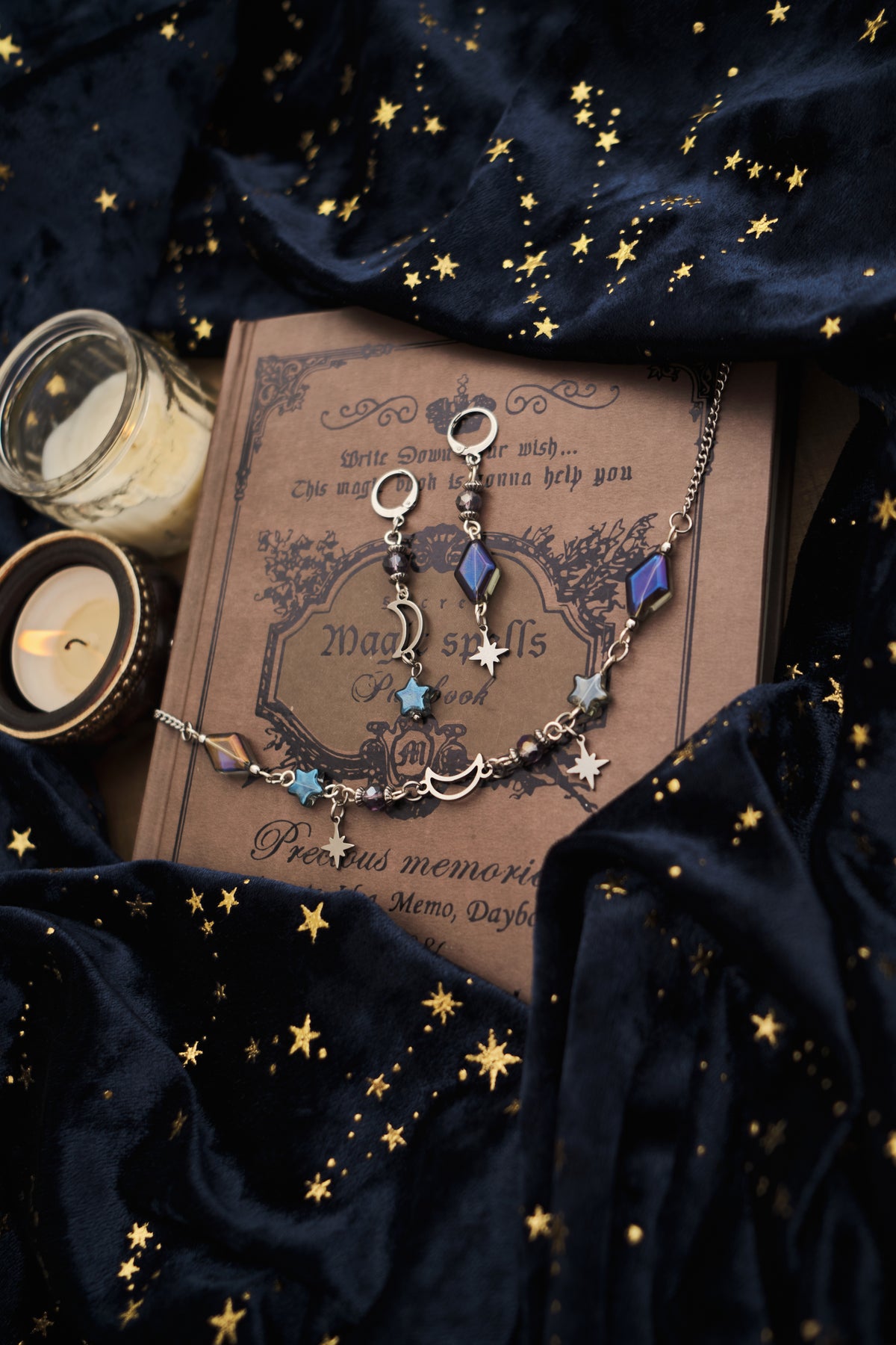 Gargantilla Whimsigoth Luna y Estrellas
