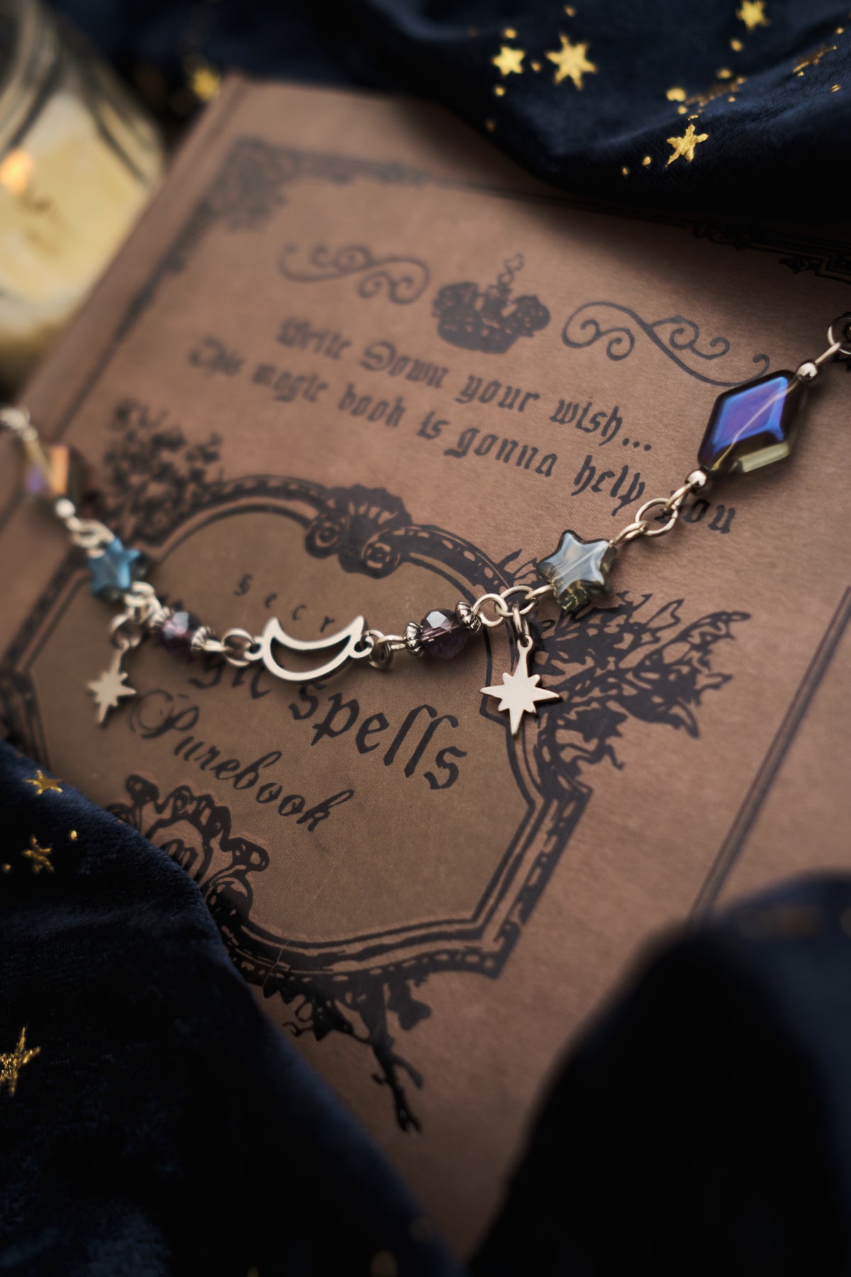 Gargantilla Whimsigoth Luna y Estrellas
