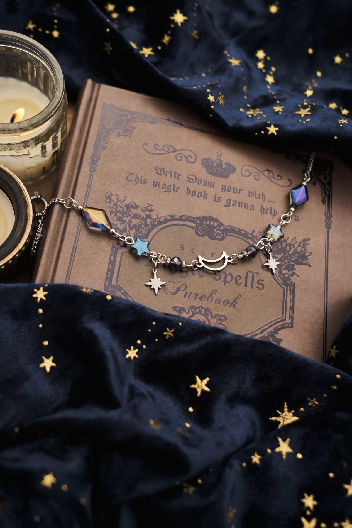 Gargantilla Whimsigoth Luna y Estrellas