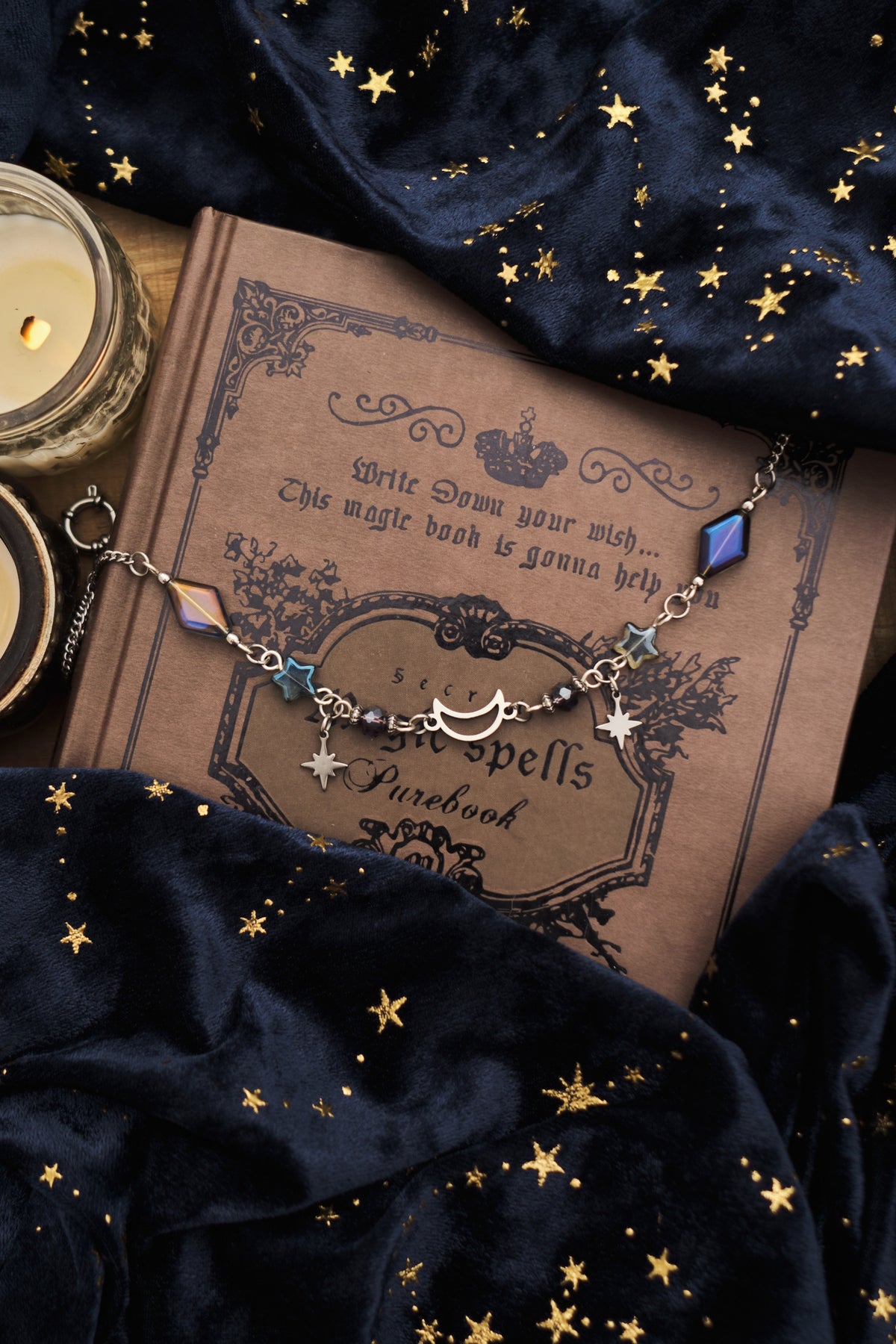 Gargantilla Whimsigoth Luna y Estrellas