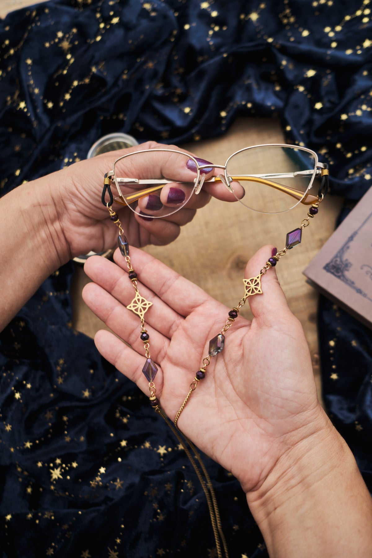 Cadena para Gafas Whimsigoth con Nudo de Bruja