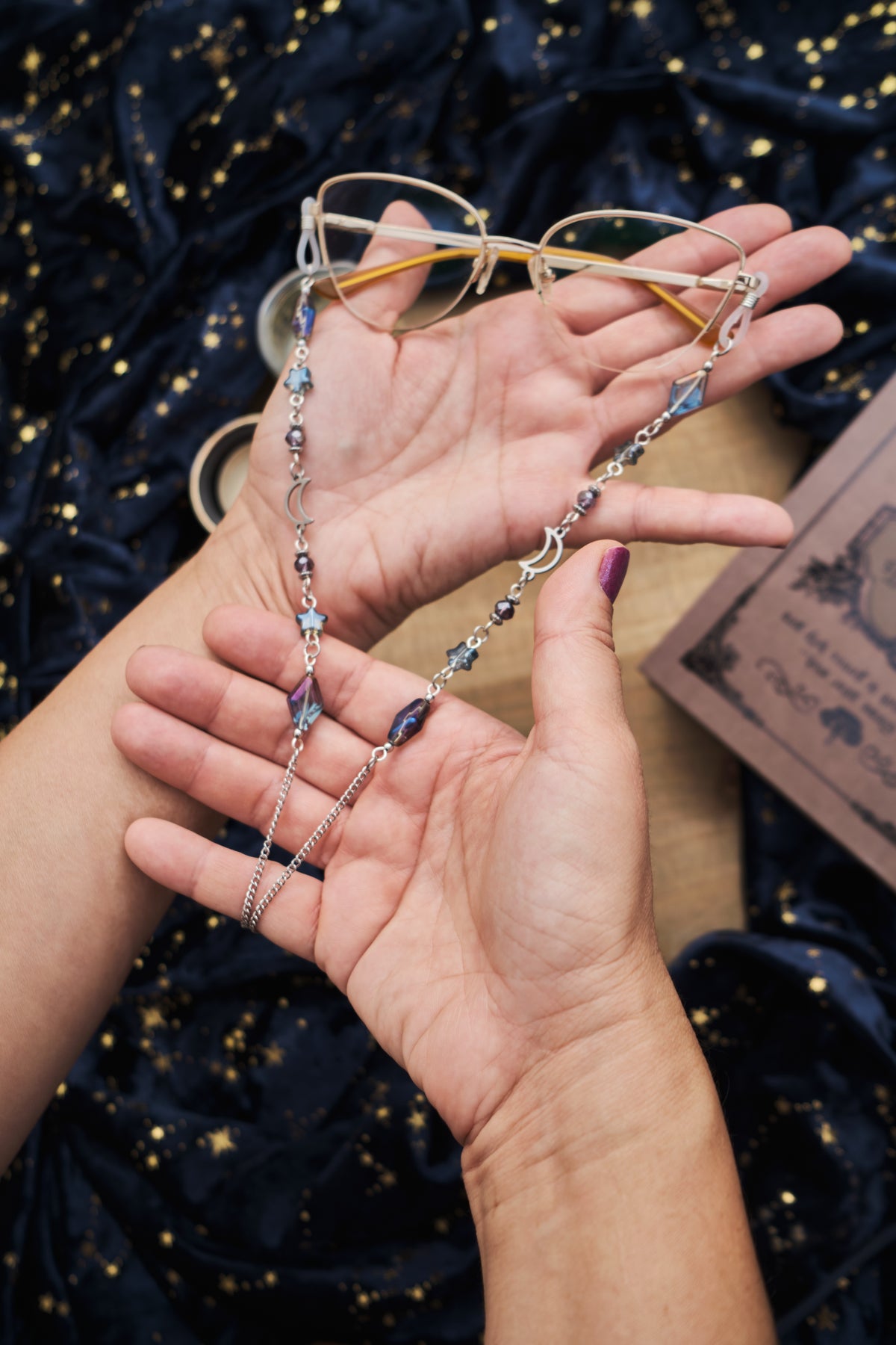 Cadena para Gafas Whimsigoth de Luna y Estrellas